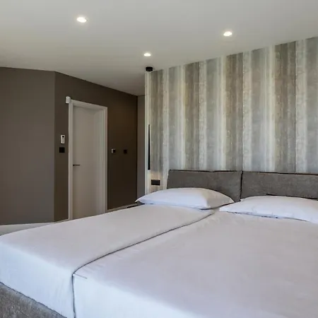 Mare Peljesac - Luxury Seafront Retreat With Infinity Pool *